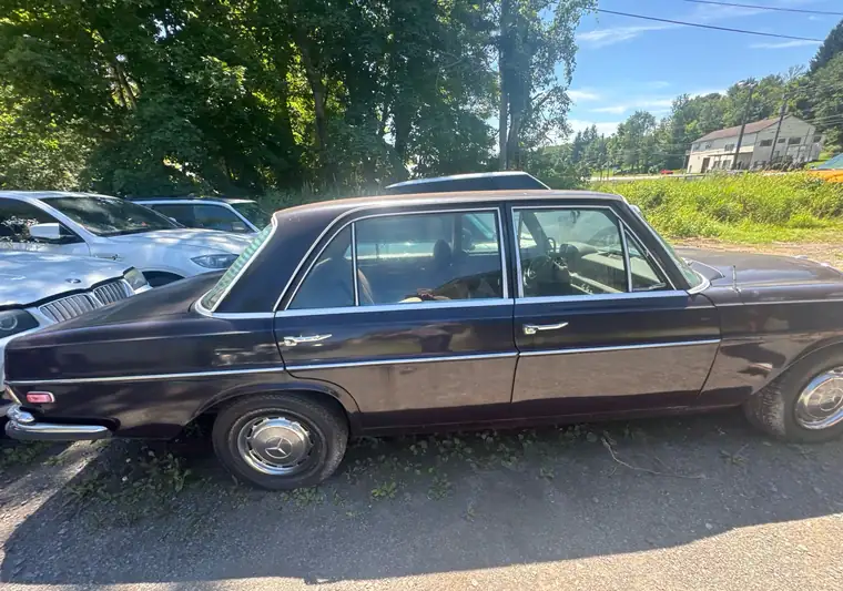 The same Mercedes-Benz 280 SEL in a gravel lot at delivery in Pennsylvania