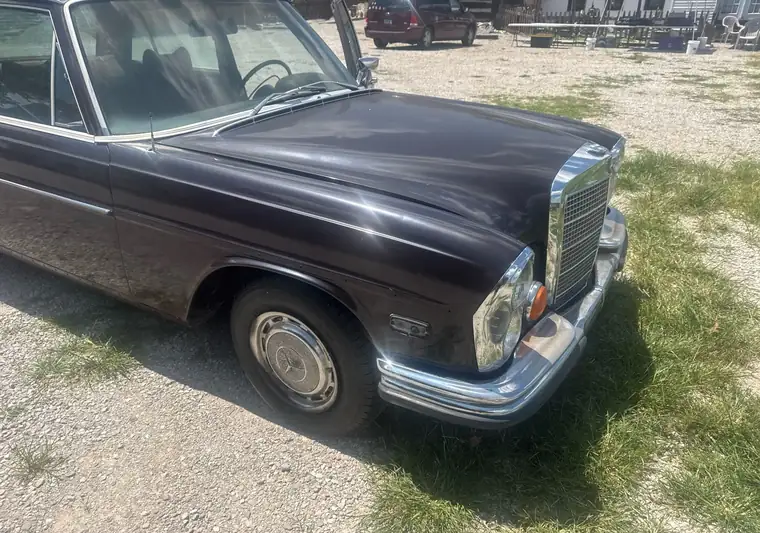 Dark red 1972 Mercedes-Benz 280 SEL at pickup in Waterloo, Illinois