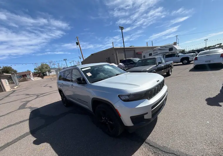 The same Grand Cherokee L in a parking lot at delivery in Denver, Colorado