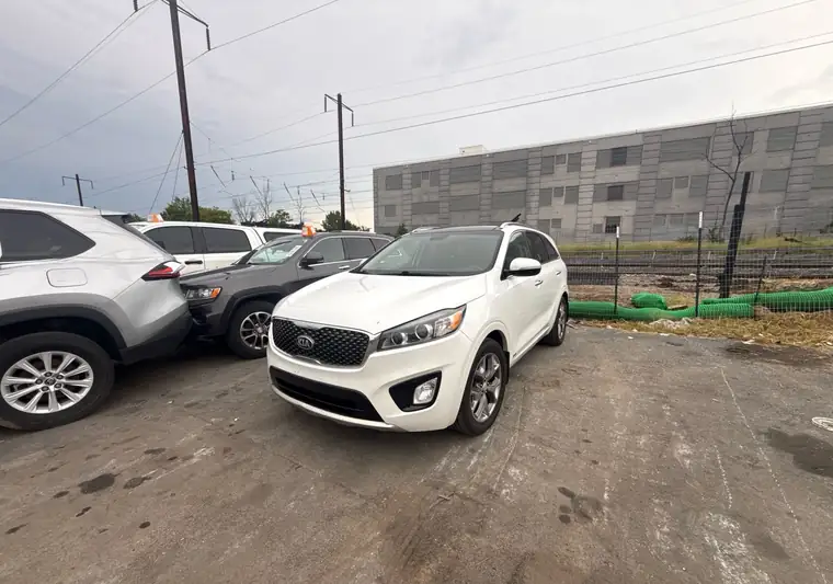 The same Kia Sorento on a lot at delivery in Baltimore, Maryland